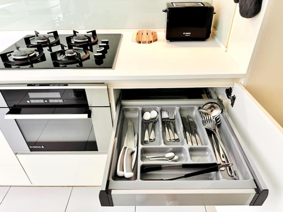 Marina Expo Apartment Lisbon Luaran gambar